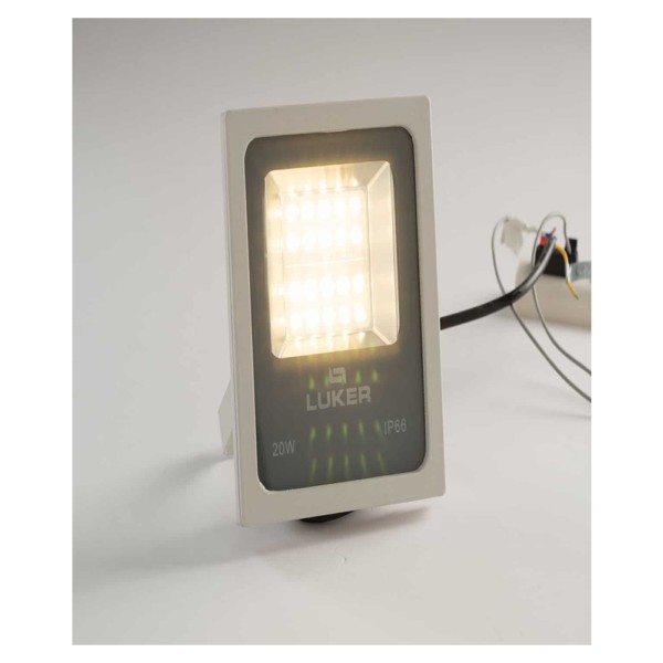 luker led flood light